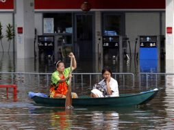 El Gobierno está movilizando agencia, personal, y recursos para contener las inundaciones. EFE  /