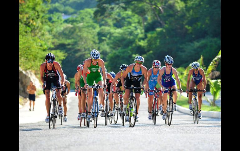 Bárbara Rivero ha sido ganadora de cuatro medallas en triatlón,  celebrados en Colombia 2010. ARCHIVO  /