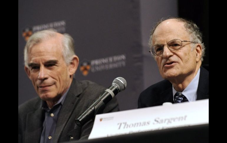 Los nuevos premios nobel de economía: Christopher Sims y Thomas Sargent, en la Universidad de Princeton. EFE  /