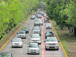 El carril exclusivo sobre Lázaro Cárdenas fue utilizado de manera normal por los automovilistas.  /