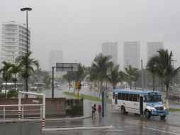 En Puerto Vallarta caen ya lluvias provocada por el fenómeno metereológico. EFE  /