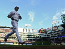 El jugador de los Rangers de Texas Nelson Cruz celebra un cuadrangular ante los Tigres de Detroit . EFE  /