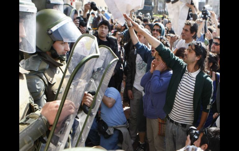 Estudiantes chilenos dijeron que el Gobierno de Piñera está siendo manejado por la ultraderecha. REUTERS  /