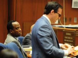 Conrad Murray escucha al fiscal durante el juicio en el que se le juzga por la muerte de Michael Jackson. EFE  /