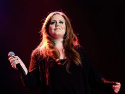 Adele compite por el premio a la artista del año. ESPECIAL  /