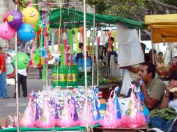 Comenzaron con las revisiones en puestos de comercio ambulante para evitar accidentes. ARCHIVO  /