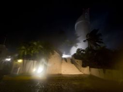 Las autoridades esperan que el centro del huracán entre a tierra entre la 1 y 2:00 horas de hoy. AFP  /