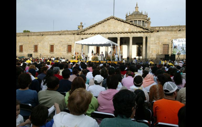 En la Misa del Patrocinio lució agolpado el espacio de la Plaza Tapatía. ARCHIVO  /