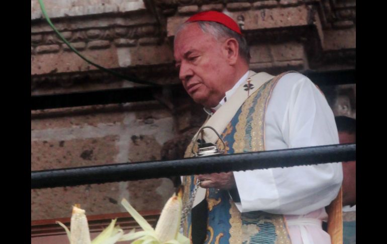 Por espacio de una hora, los 'romeros' estuvieron atentos a la ceremonia de recepción en la Basílica de Zapopan.  /