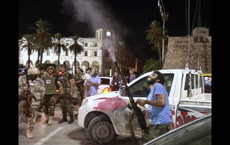 En el momento en que se conoció la noticia de la captura del hijo de Gaddafi los rebeldes festejaron en todas las calles. REUTERS  /