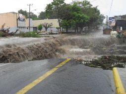 Las inundaciones causaron daños en carreteras en Colima. EL UNIVERSAL  /