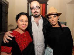 Las actrices Angélica Aragón (izquierda) y Daniela Schmidt, junto al director Sergio Sánchez.  /