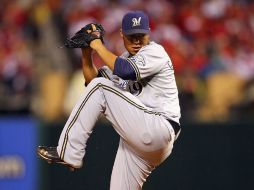 Yovani Gallardo no pudo controlar a los bateadores de San Luis en la Primera entrada. AFP  /