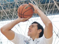 México, en espera de saber si podrá contar con su estrella de básquetbol Eduardo Nájera. MEXSPORT  /