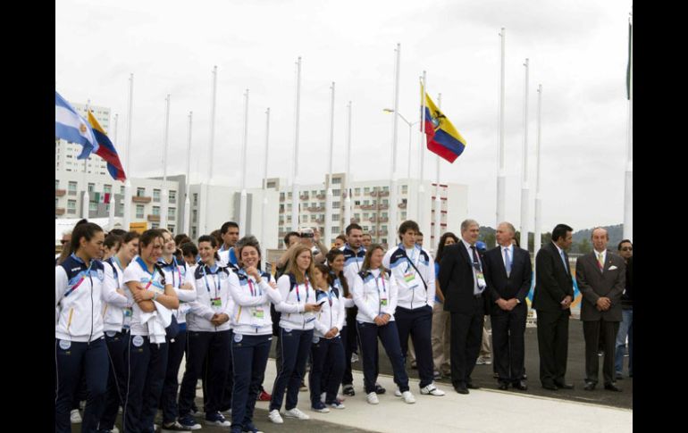 Varias delegaciones ya tiene a su bandera ondeando en al Villa Panamericana. MEXSPORT  /