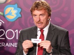 El ex jugador polaco de futbol Zbigniew Boniek durante el sorte de la repesca de la Euro 2012. EFE  /