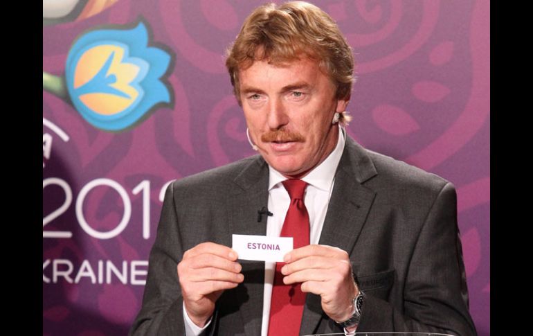 El ex jugador polaco de futbol Zbigniew Boniek durante el sorte de la repesca de la Euro 2012. EFE  /