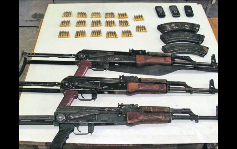 Se aseguraron tres fusiles de asalto tipo AK-47, calibre 7.62X39, de los también conocidos como “cuernos de chivo”.  /