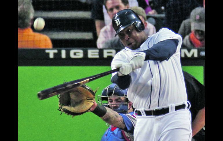 El cañonero de los Tigres de Detroit, Delmon Young, conecta un jonrón de dos carreras en la sexta entrada. REUTERS  /