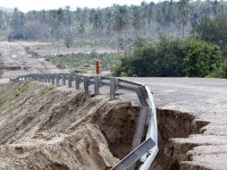 Se localizan puentes dañados en el libramiento de la población de Cihuatlán. NOTIMEX  /