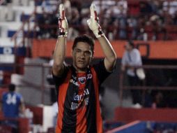 Moisés Muñoz apoya a su escuadra desde la portería durante un partido de las últimas jornadas. MEXSPORT  /