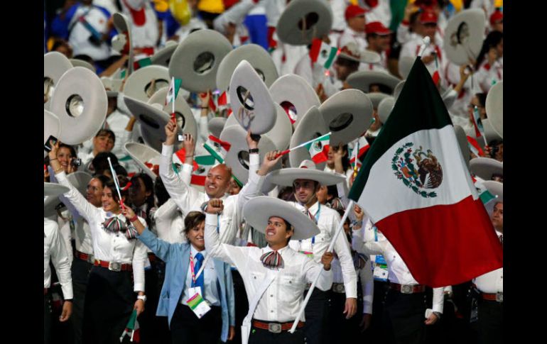 La delegación mexicana en la ceremonia de apertura. AP  /