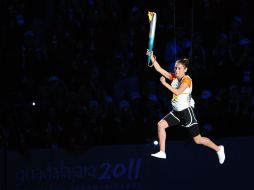 Paola Espinosa prendió el pebetero panamericano en la ceremonia. AFP  /