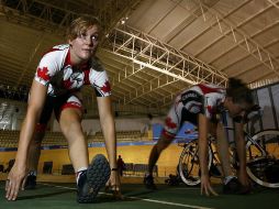 Atletas ciclistas en preparación para la lucha por las primeras preseas. EFE  /