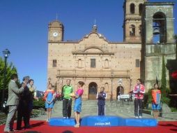 Momento de la premiación del ciclismo de montaña en pleno centro de Tapalpa.  /