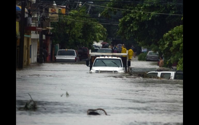 Debido al huracán 'Jova' los diez municipios del estado de Colima fueron declarados zona de emergencia. AFP  /