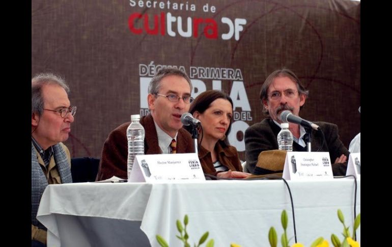 Mesa Redonda '50 Años de Poesía' dentro del marco de la XI Feria Internacional del Libro del Zócalo capitalino, ciudad de México. NTX  /