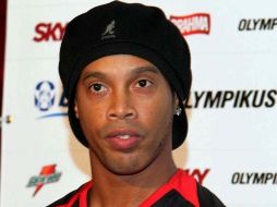 Ronaldinho salió expulsado del partido al intercambiar empujones con Heleno del Ceará. MEXSPORT  /