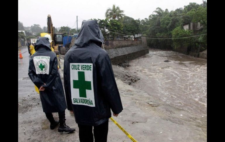 El director de Protección Civil, Jorge Meléndez confirmó la muerte de una mujer al intentar cruzar un río al oriente del país.REUTERS  /