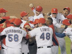 Los Rangers de Texas sellaron su pase a su segunda Serie Mundial consecutiva con una paliza a los Tigres de Detroit. AFP  /