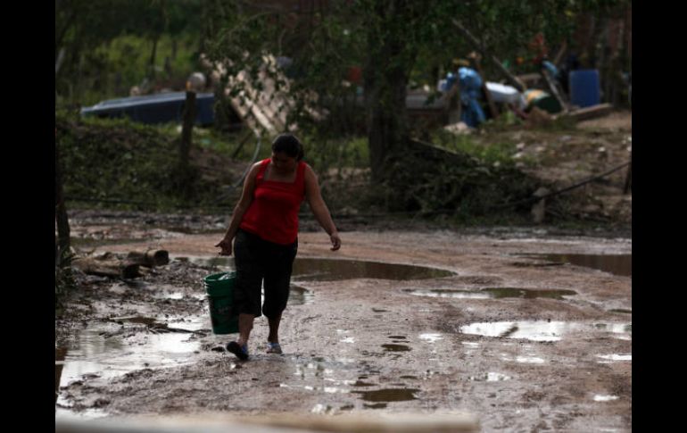 Se enviaron a mil 803 trabajadores electricistas, entre grúas, vehículos, plantas de emergencia.  /