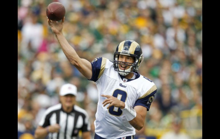 Sam Bradford (8) logró interceptar un pase de los Carneros para asegurar la constancia en las filas de la victoria para Grren Bay. AP  /