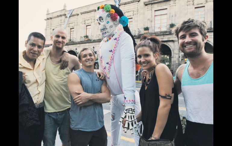 En el centro hay turistas latinoamericanos y extranjeros como los de la imagen.  /