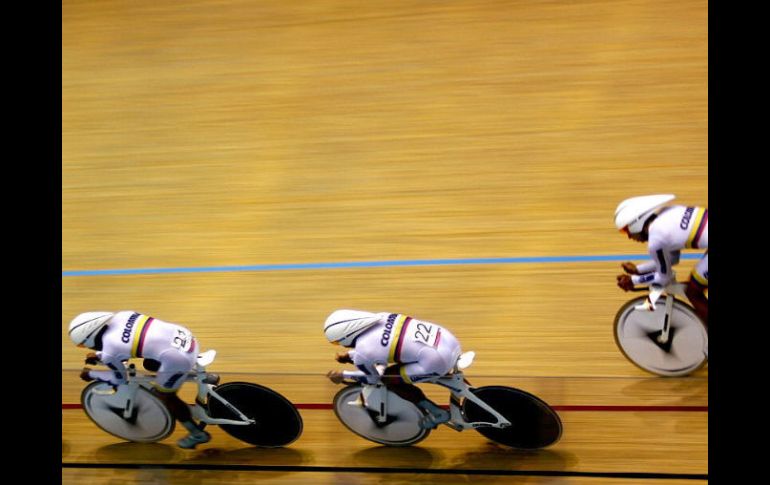 El equipo colombiano llevándose y conservando el récord panamericano. EFE  /