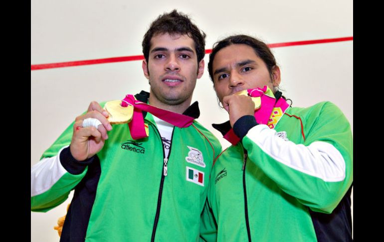 Arturo Salazar y Erick Gálvez se colgaron la medalla de oro en Squash. MEXSPORT  /