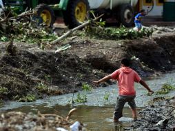 Después de 'Jova' 10 municpios de Colima se encuentran sin agua potable, están siendo abastecidos con pipas.  /