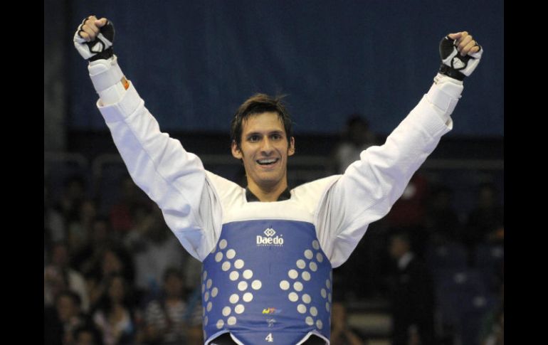 Sebastián Crismanich celebra después de su triunfo ante el venezolano Carlos Vázquez. EFE  /