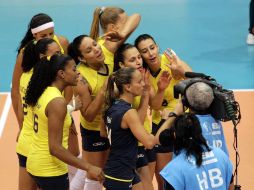 Las jugadoras de Brasil celebran su victoria ante Cuba en el partido preliminar del grupo A. EFE  /