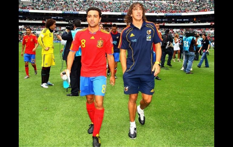 Xavi Hernandez  y Carles Puyol durante un juego amistoso en el estadio Azteca.MEXSPORT  /