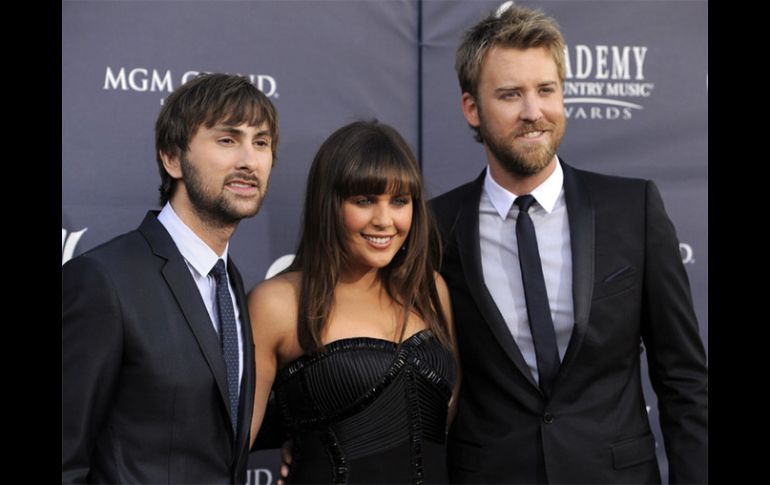 De izquierda a derecha Dave Haywood, Hillary Scott y Charles Kelley, integrantes de Lady Antebellum. ARCHIVO  /