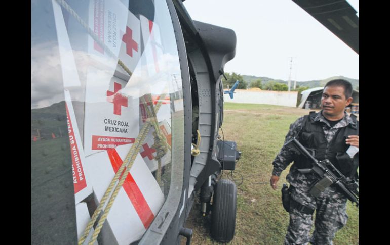 El nuevo helicóptero Black Hawk se estrenó en misiones humanitarias.  /