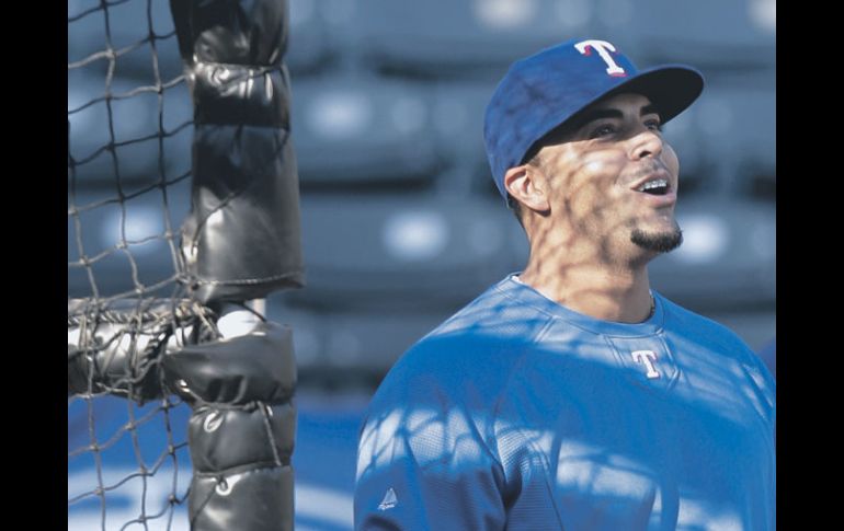 Nelson Cruz durante una práctica de bateo en Arlington. AP  /