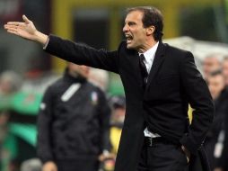 El entrenador del AC Milán, Massimiliano Allegri, se mantiene positivo tras el triunfo contra el Palermo. EFE  /