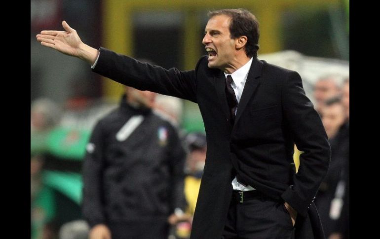 El entrenador del AC Milán, Massimiliano Allegri, se mantiene positivo tras el triunfo contra el Palermo. EFE  /