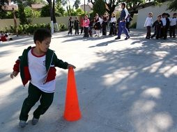 Los gimnasios al aire libre se ubicarán en 150 primarias y 100 secundarias.  /