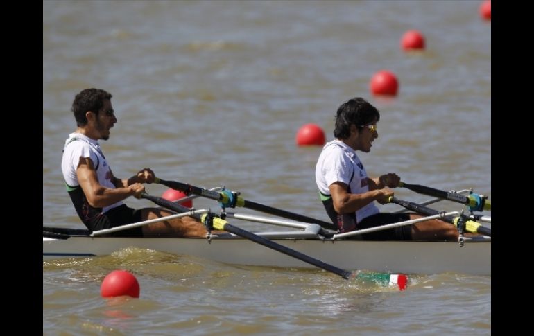 Armenta y Sánchez consiguieron el triunfo con un tiempo de 6:24:52 minutos. AP  /